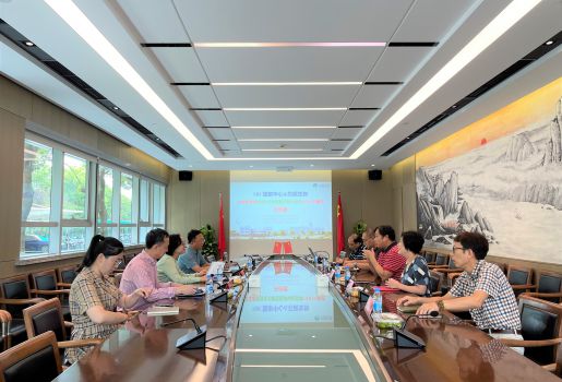 中國科學(xué)院院士、著(zhù)名分子生理學(xué)家李蓬教授率團隊蒞臨指導